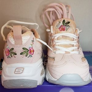 Ladies Skechers Pink Tennis shoes 7.5